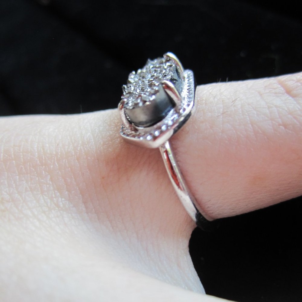 Stunning Unique Ring - Picture 2 of 5